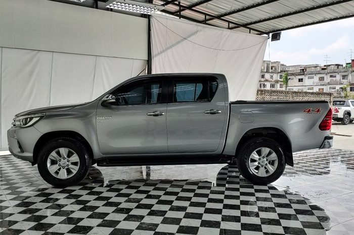 REVO 4WD 2016 2.8G AT DOUBLE CAB SILVER 9995 full