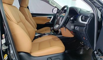 TOYOTA 4WD 2016 2.8V AT FORTUNER BLACK 600 full