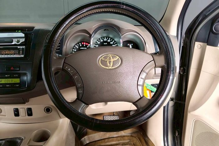 TOYOTA 4WD 2006 3.0V AT FORTUNER BRONZE 3172 full
