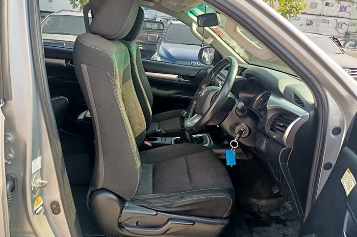 REVO 4WD 2018 2.4E MT DOUBLE CAB SILVER 318 full