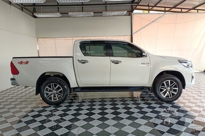 REVO 4WD 2017 2.8G AT DOUBLE CAB WHITE 4844 full