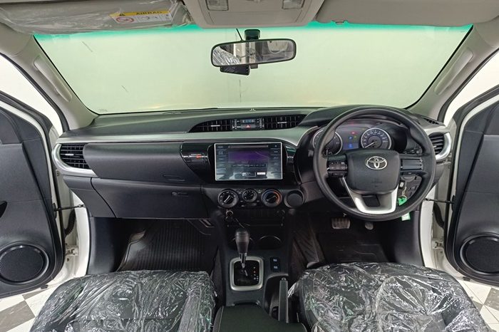 REVO 2WD 2016 2.4E AT DOUBLE CAB WHITE  5060 full