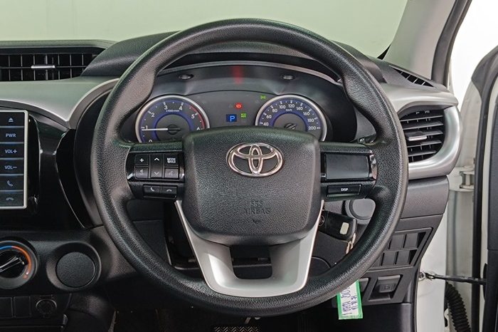 REVO 2WD 2016 2.4E AT DOUBLE CAB WHITE  5060 full