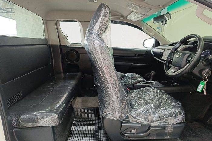 REVO 2WD 2016 2.4E AT DOUBLE CAB WHITE  5060 full