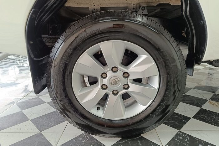 REVO 2WD 2016 2.4E AT DOUBLE CAB WHITE  5060 full