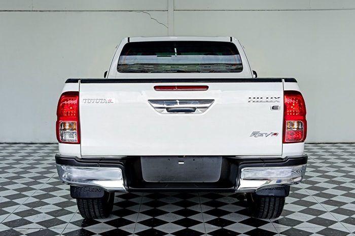 REVO 2WD 2016 2.4E AT DOUBLE CAB WHITE  5060 full