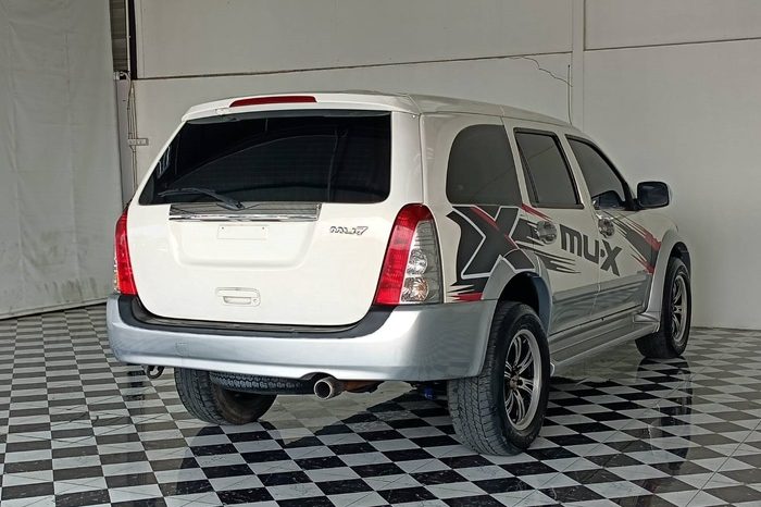 ISUZU 4WD 2005 3.0 AT SUV WHITE  3831 full