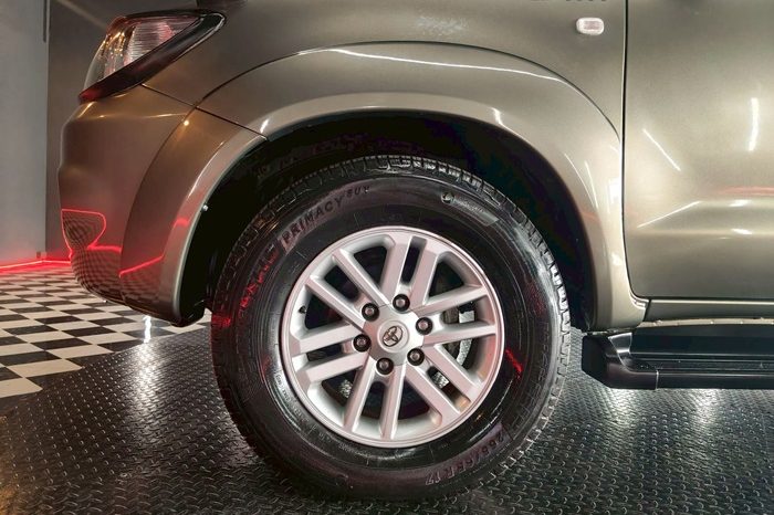 TOYOTA 4WD 2005 2.7V AT FORTUNER BRONZE 3025 full