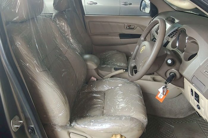 TOYOTA 4WD 2005 2.7V AT FORTUNER BRONZE 3025 full