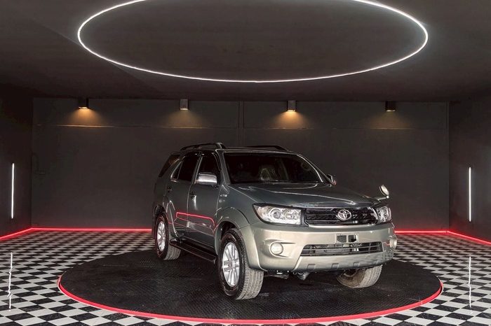 TOYOTA 4WD 2005 2.7V AT FORTUNER BRONZE 3025 full