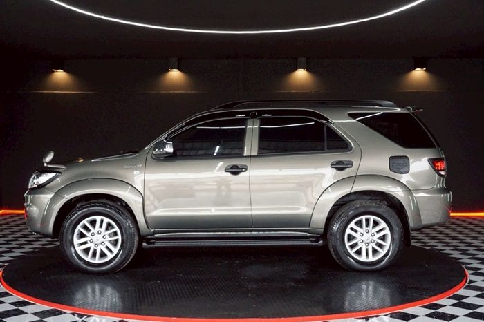 TOYOTA 4WD 2005 2.7V AT FORTUNER BRONZE 3025 full