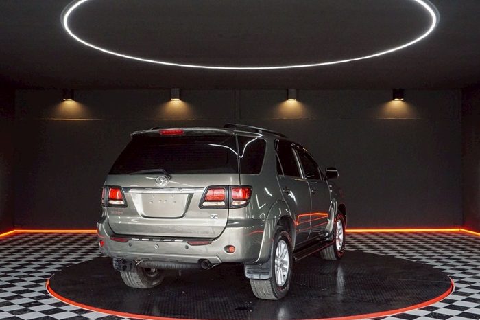 TOYOTA 4WD 2005 2.7V AT FORTUNER BRONZE 3025 full