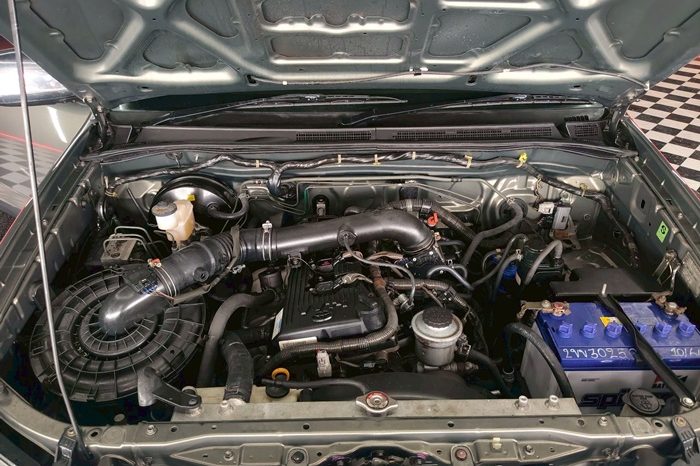 TOYOTA 4WD 2005 2.7V AT FORTUNER BRONZE 3025 full