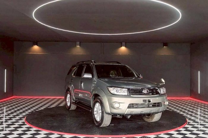 TOYOTA 4WD 2005 2.7V AT FORTUNER BRONZE 3025 full