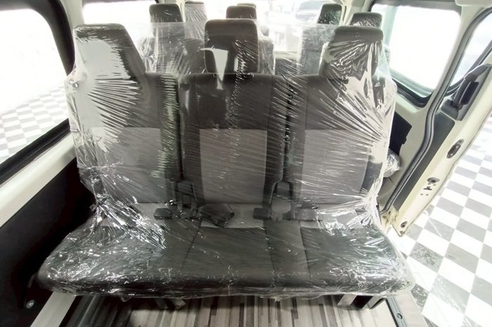 TOYOTA 2WD 2019 3.0 MT HIACE WHITE 9637 full