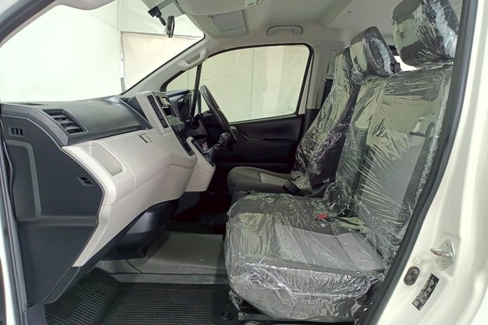 TOYOTA 2WD 2019 3.0 MT HIACE WHITE 9637 full