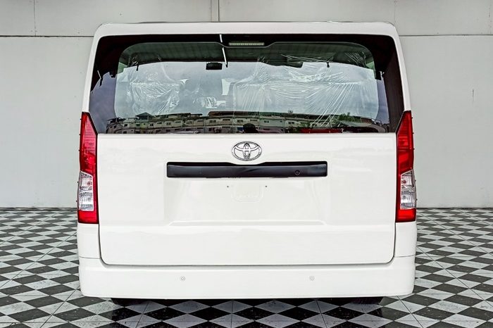 TOYOTA 2WD 2019 3.0 MT HIACE WHITE 9637 full