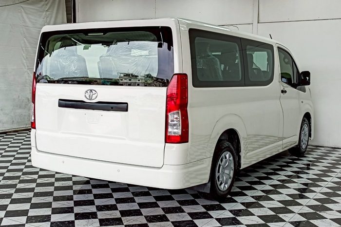 TOYOTA 2WD 2019 3.0 MT HIACE WHITE 9637 full