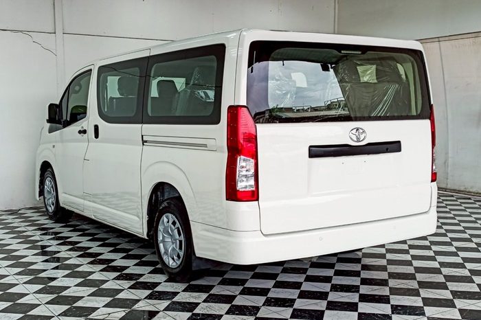 TOYOTA 2WD 2019 3.0 MT HIACE WHITE 9637 full