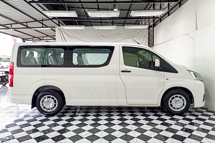 TOYOTA 2WD 2019 3.0 MT HIACE WHITE 9637 full