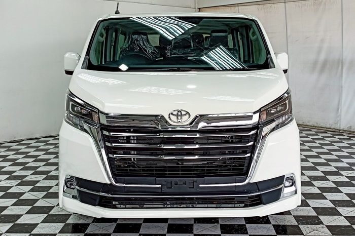 TOYOTA 2WD 2019 3.0 MT HIACE WHITE 9637 full