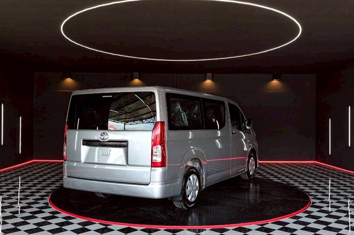 TOYOTA 2WD 2019 3.0 MT HIACE SILVER 9644 full