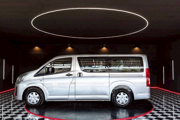 TOYOTA 2WD 2019 3.0 MT HIACE SILVER 9644 full