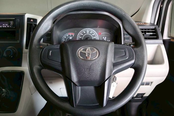 TOYOTA 2WD 2019 3.0 MT HIACE SILVER 9644 full