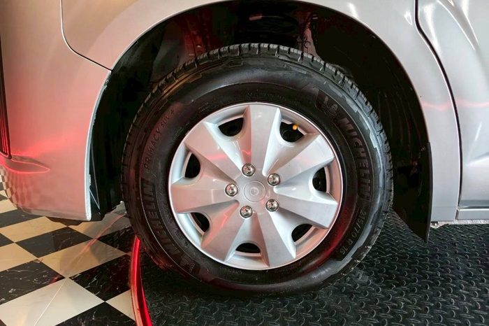 TOYOTA 2WD 2019 3.0 MT HIACE SILVER 9644 full