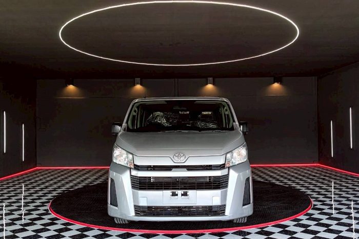 TOYOTA 2WD 2019 3.0 MT HIACE SILVER 9644 full