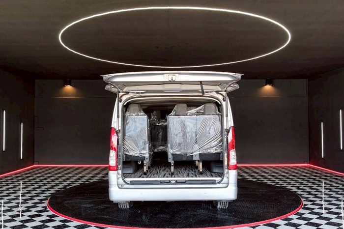 TOYOTA 2WD 2019 3.0 MT HIACE SILVER 9644 full