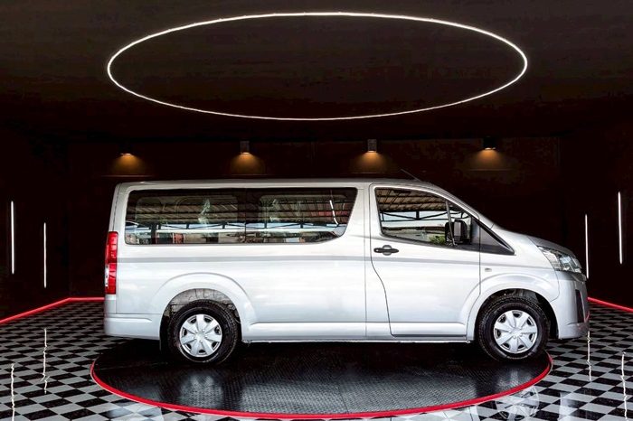 TOYOTA 2WD 2019 3.0 MT HIACE SILVER 9644 full