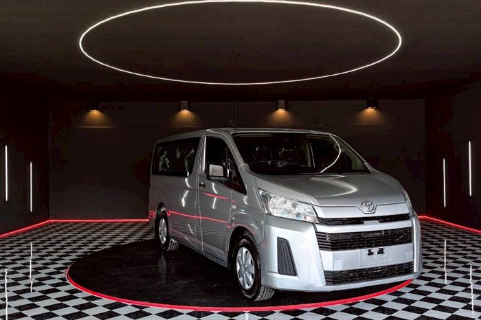 TOYOTA 2WD 2019 3.0 MT HIACE SILVER 9644 full