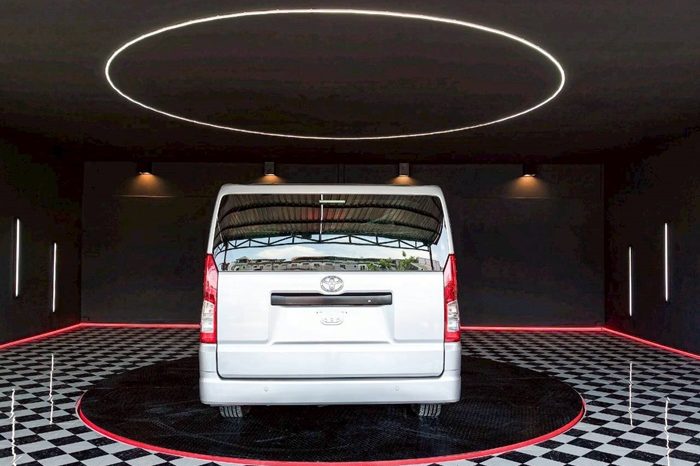 TOYOTA 2WD 2019 3.0 MT HIACE SILVER 9644 full