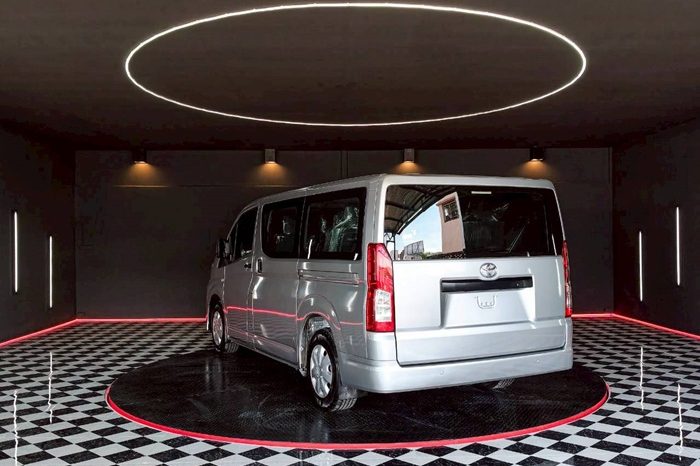 TOYOTA 2WD 2019 3.0 MT HIACE SILVER 9644 full