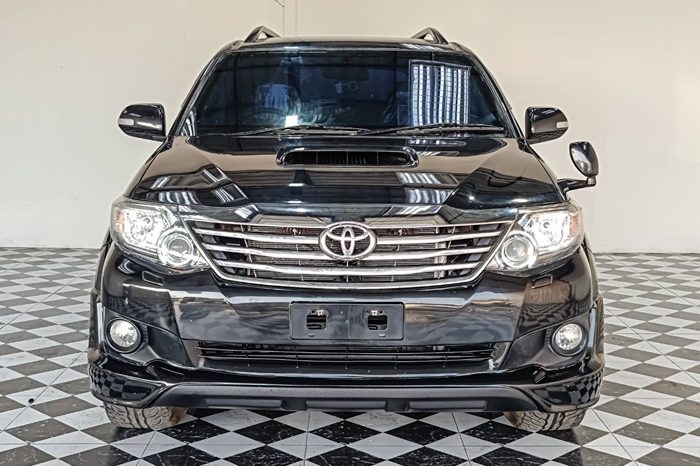 TOYOTA 4WD 2013 3.0V AT FORTUNER BLACK  6853 full