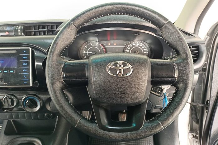 REVO 2WD 2018 2.4J MT STANDARD SILVER  3616 full