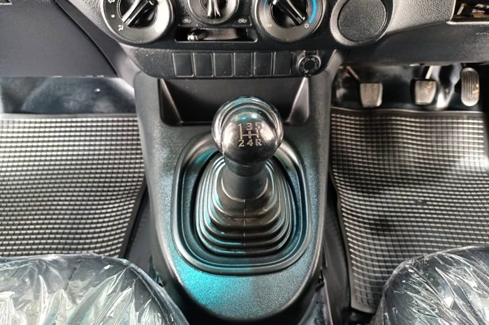 REVO 2WD 2018 2.4J MT STANDARD SILVER  3616 full