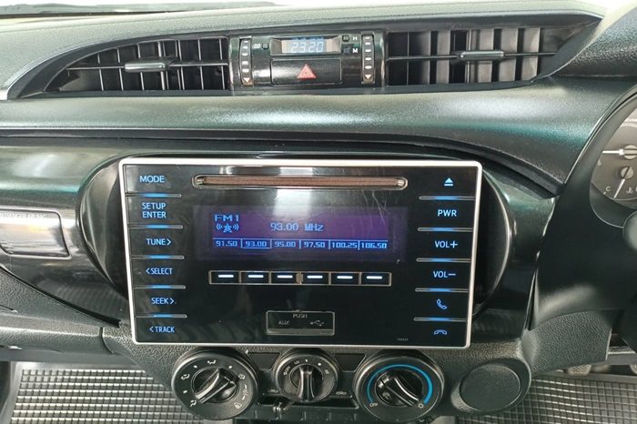 REVO 2WD 2018 2.4J MT STANDARD SILVER  3616 full
