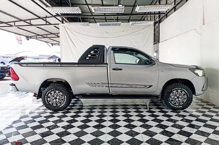 REVO 2WD 2018 2.4J MT STANDARD SILVER  3616 full