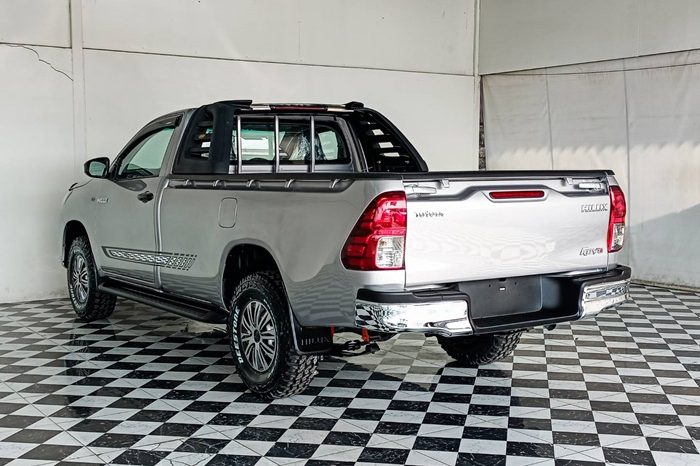 REVO 2WD 2018 2.4J MT STANDARD SILVER  3616 full