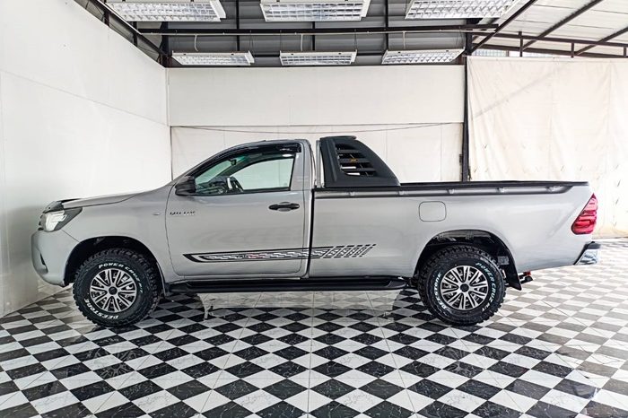 REVO 2WD 2018 2.4J MT STANDARD SILVER  3616 full