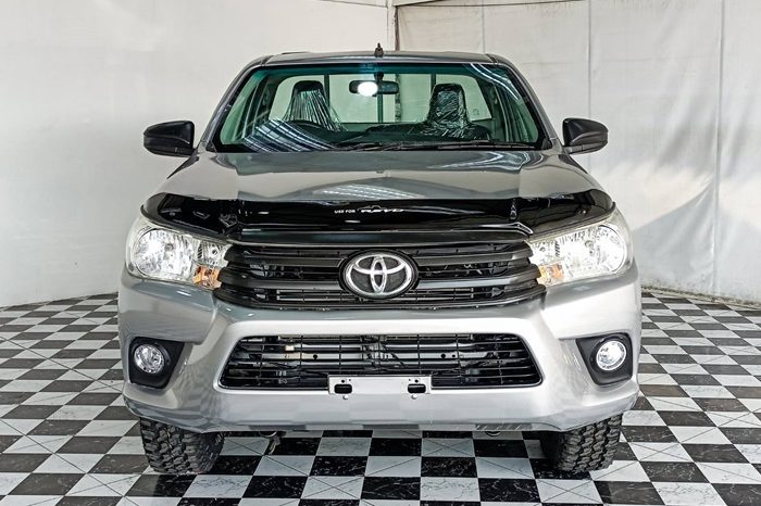 REVO 2WD 2018 2.4J MT STANDARD SILVER  3616 full