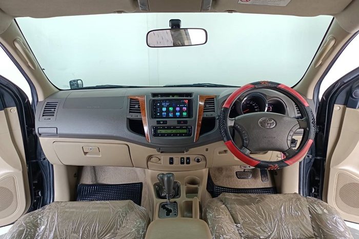 TOYOTA 4WD 2010 3.0V AT FORTUNER BLACK  3111 full