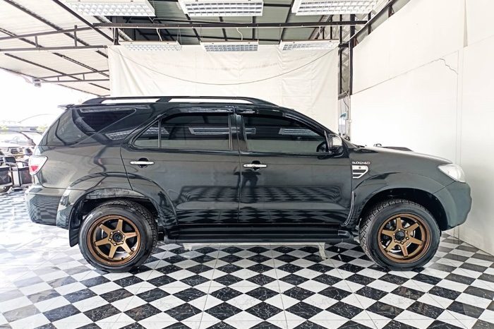 TOYOTA 4WD 2010 3.0V AT FORTUNER BLACK  3111 full