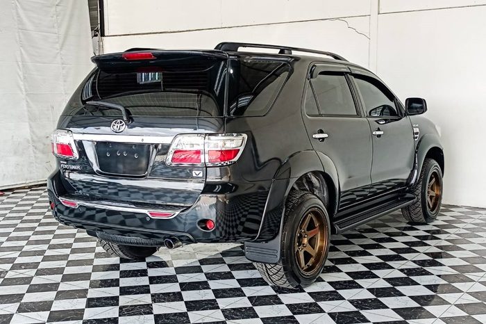 TOYOTA 4WD 2010 3.0V AT FORTUNER BLACK  3111 full