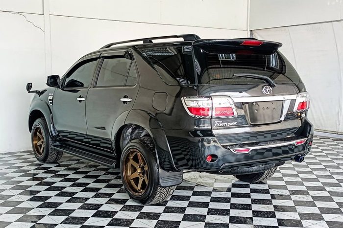 TOYOTA 4WD 2010 3.0V AT FORTUNER BLACK  3111 full