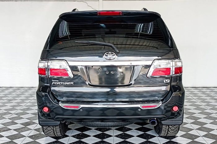TOYOTA 4WD 2010 3.0V AT FORTUNER BLACK  3111 full