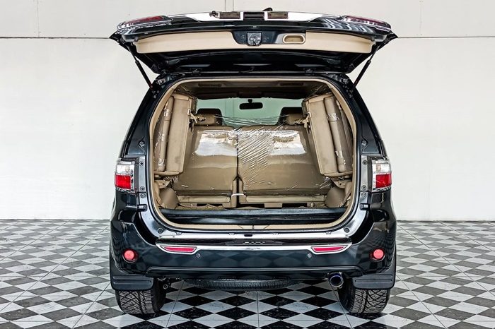 TOYOTA 4WD 2010 3.0V AT FORTUNER BLACK  3111 full