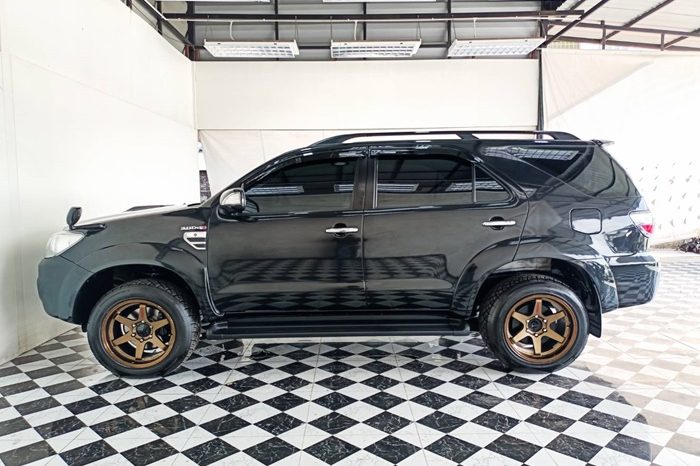TOYOTA 4WD 2010 3.0V AT FORTUNER BLACK  3111 full